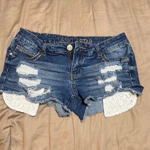 Vanillastar shorts with lace pockets.